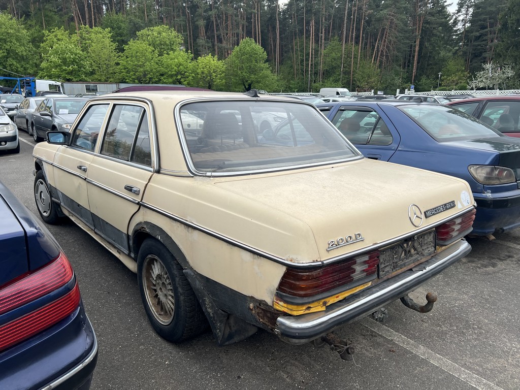 Mercedes-Benz, 200D, 1982