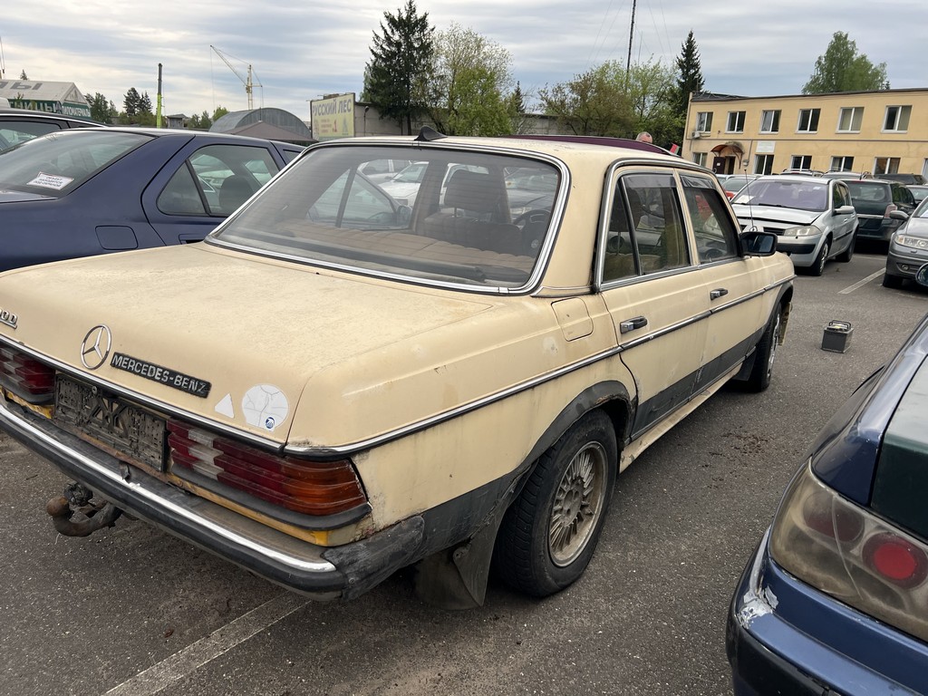 Mercedes-Benz, 200D, 1982