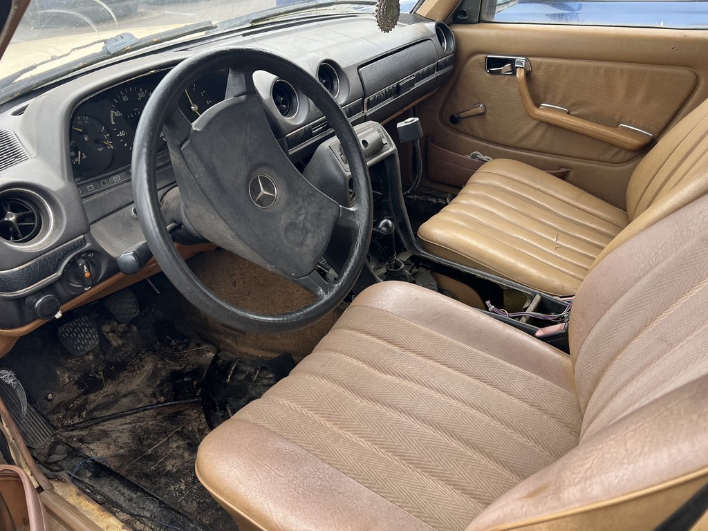 Mercedes-Benz, 200D, 1982