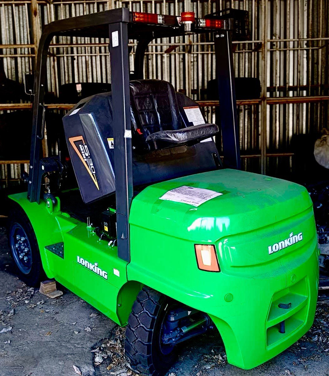 Вилочный погрузчик с противовесом. частично в разобранном виде для удобства транспортировки. Новый. Цвет - зелёно-черный. Маркировка на упаковке (деревянный ящик) - SPRMS2408038. Торговая марка - . Модель - CPD. Серийный номер - L97103036R0018380.Ном...