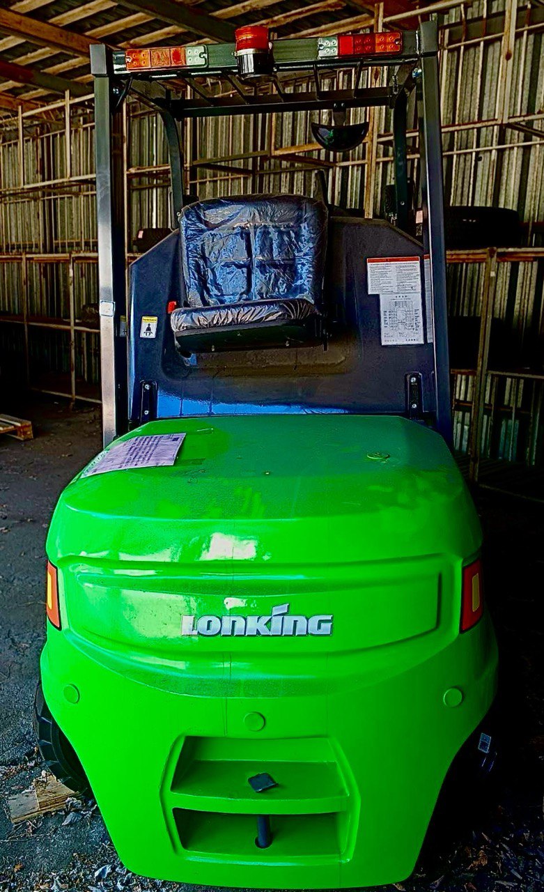 Вилочный погрузчик с противовесом. частично в разобранном виде для удобства транспортировки. Новый. Цвет - зелёно-черный. Маркировка на упаковке (деревянный ящик) - SPRMS2408038. Торговая марка - . Модель - CPD. Серийный номер - L97103036R0018380.Ном...