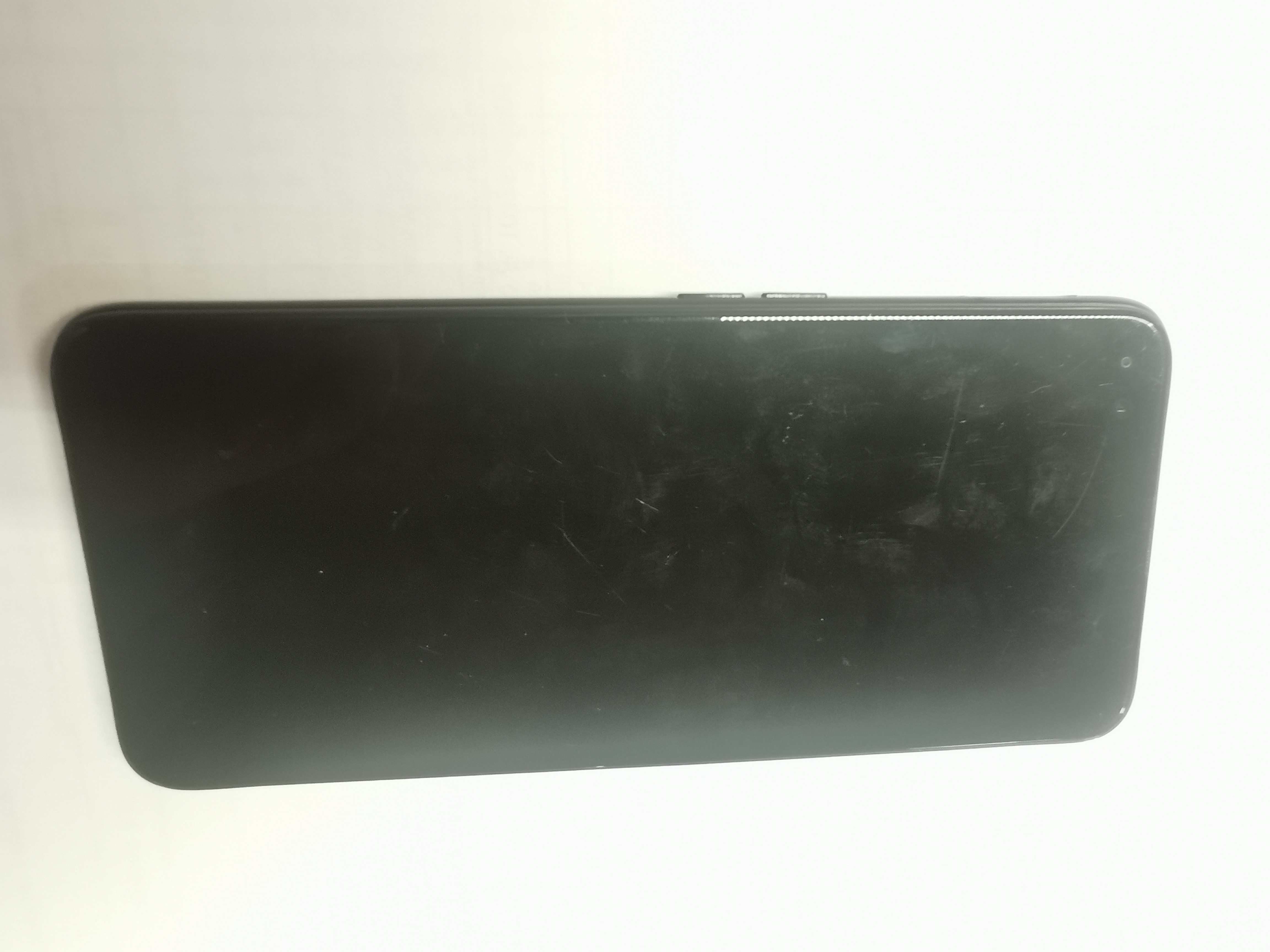 Мобильный телефон Rеalme 6 Pro .модель RMX2063 . память 128 ГБ. imei1: 866353040611192. imei2: 866353040611184. в корпусе сине-черного цвета. бывший в употреблении. в рабочем состоянии. Дефекты: на экране царапины и потертости. на корпусе трещины и п...