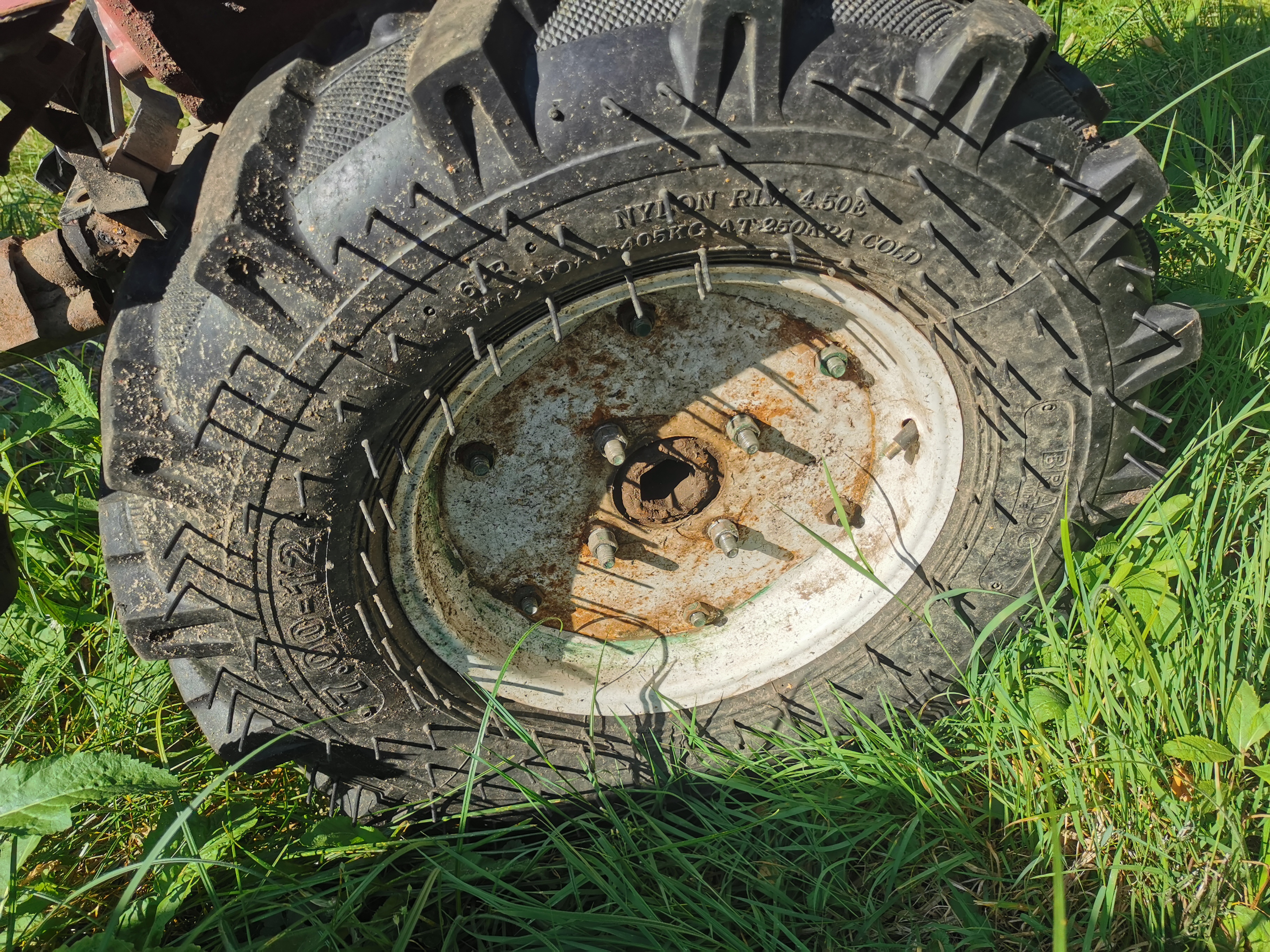 Культиватор ASILAK SL-187L (год выпуска не установлен. номер двигателя 1556-00080. цвет- красный. бывший в использовании. шины BRADO 7.00-12. Дефекты: следы коррозии. повреждения ЛКП. царапины и потертости. Работоспособность не установлена