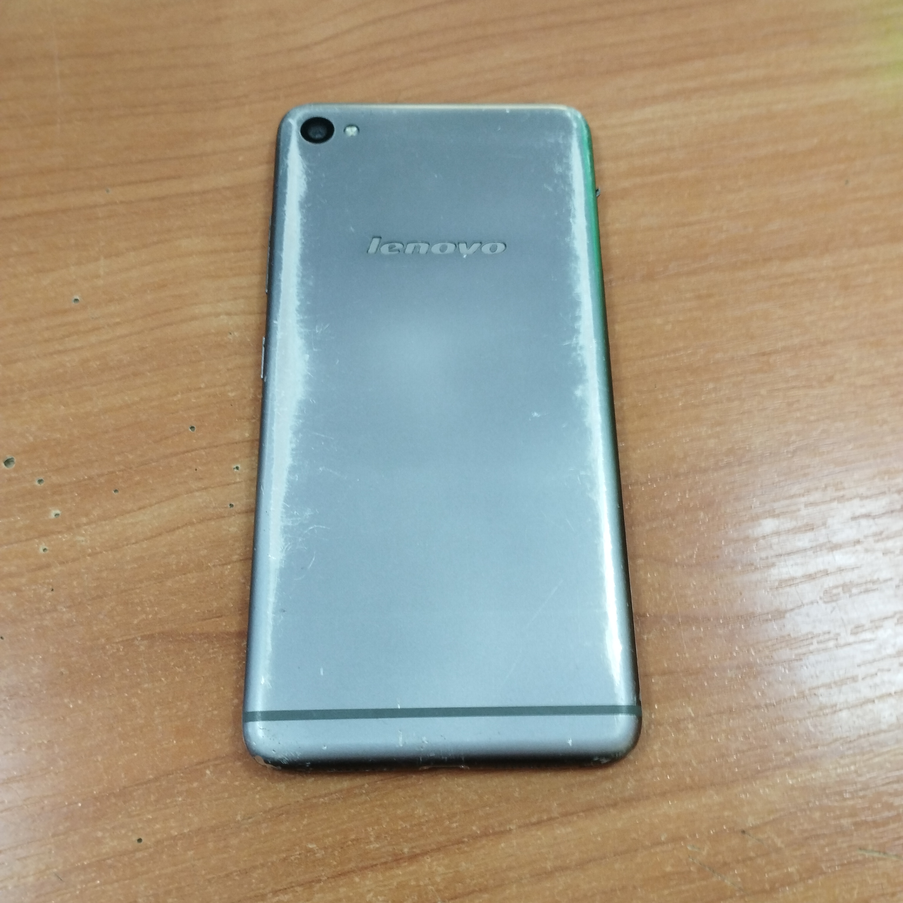 Мобильный телефон LENOVO. s/n НB07NA21. imei 1: 865753028453635. imei 2: 865753028453643 (в корпусе черного и серого цветов. имеются потертости и царапины. на лицевой стороне трещина. деформация корпуса лотка. без з/у. б/у Для использования в качеств...