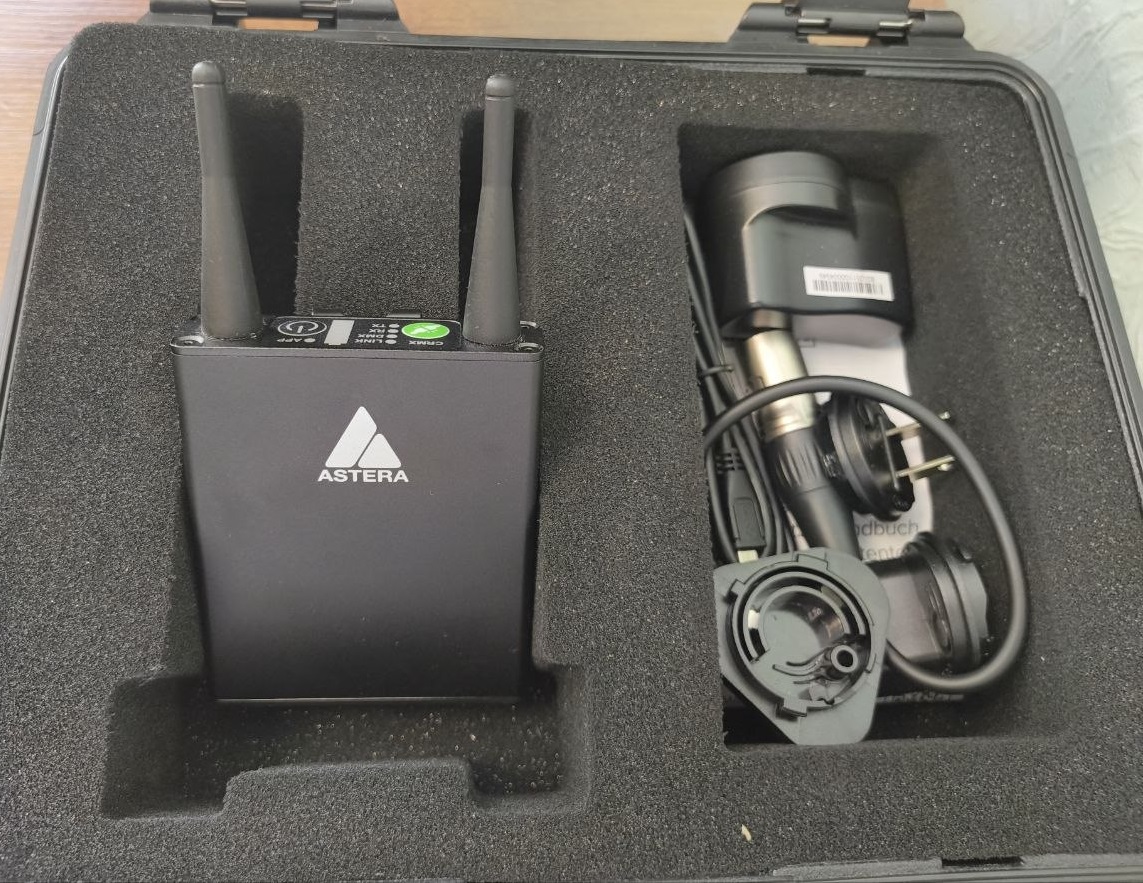 Роутер AsteraBox. Order code ART7-WIFI. SN: 010-0200232. Input: 5VDC. 1.5A. 40оC. Manual version: 1.0. Date of issue: 26.10.2022. Комплектация: транспортный пластиковый кейс. инструкция. кабель-адаптер DMX 5-контактный. USB зарядное устройство с трем...