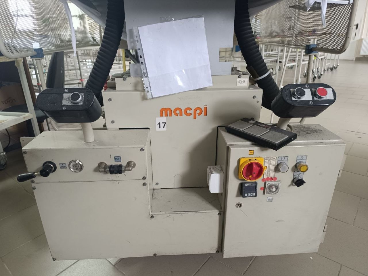 Машина для отделки краев деталей ткани б/у MACPI модель 553379124 с/н 115511