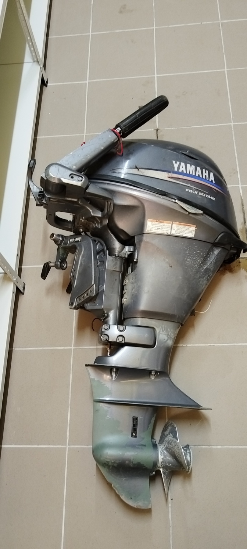 Лодочный мотор YAMAHA four stroke 20 (модель F20BMHS). sn 1024069D. мощность двигателя 20 л.с.. имеются потертости. царапины и загрязнения. б/у