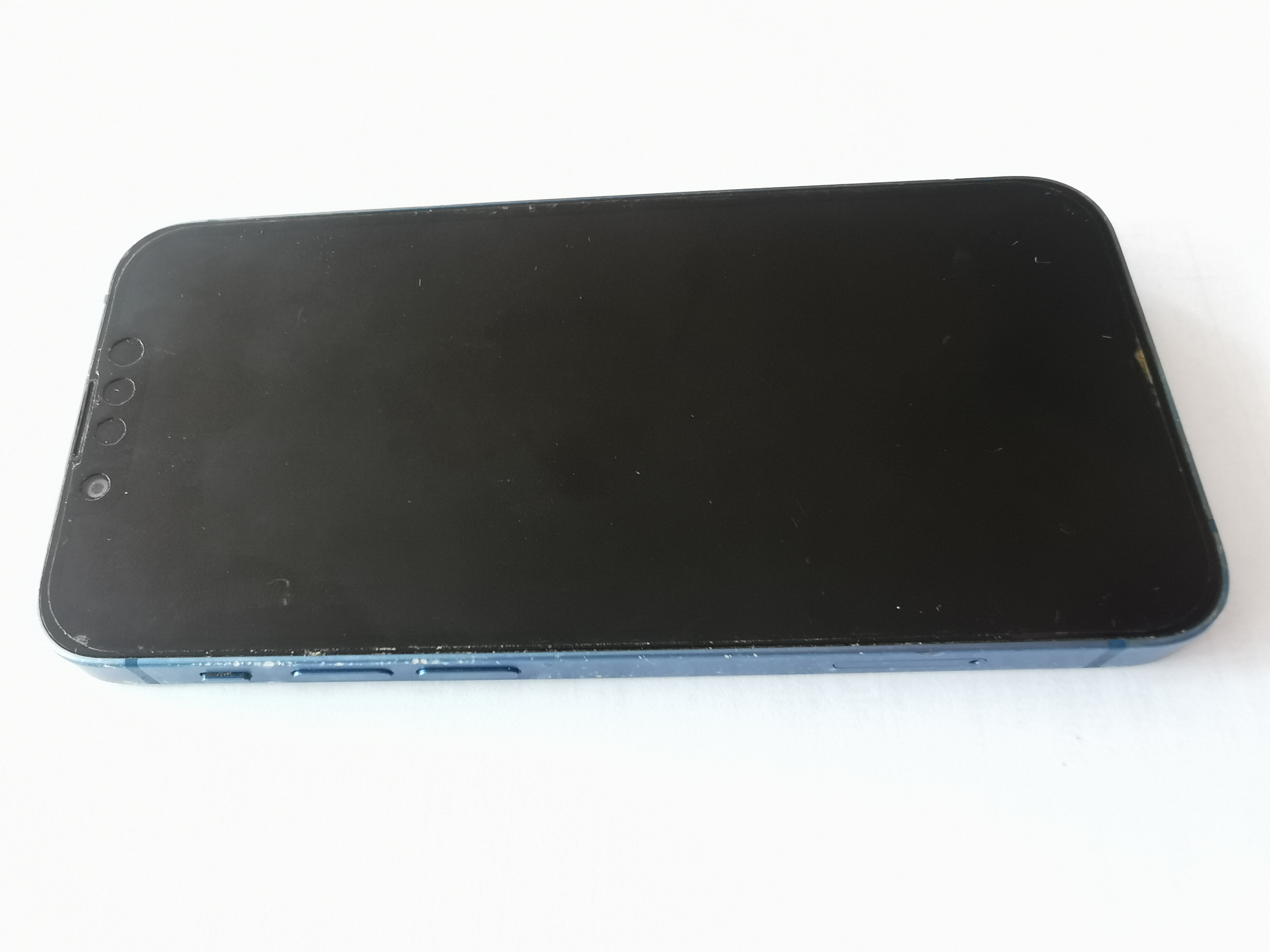 Мобильный телефон iPhone 13 mini модель MLJN3J/A . s/n: FVNH4633TW. память 256 ГБ. IMEI1: 353410577828662. IMEI2: 353410578497525. в корпусе голубого цвета. бывший в употреблении. в рабочем состоянии. Дефекты: на камере отсутствует защитное стекло. н...