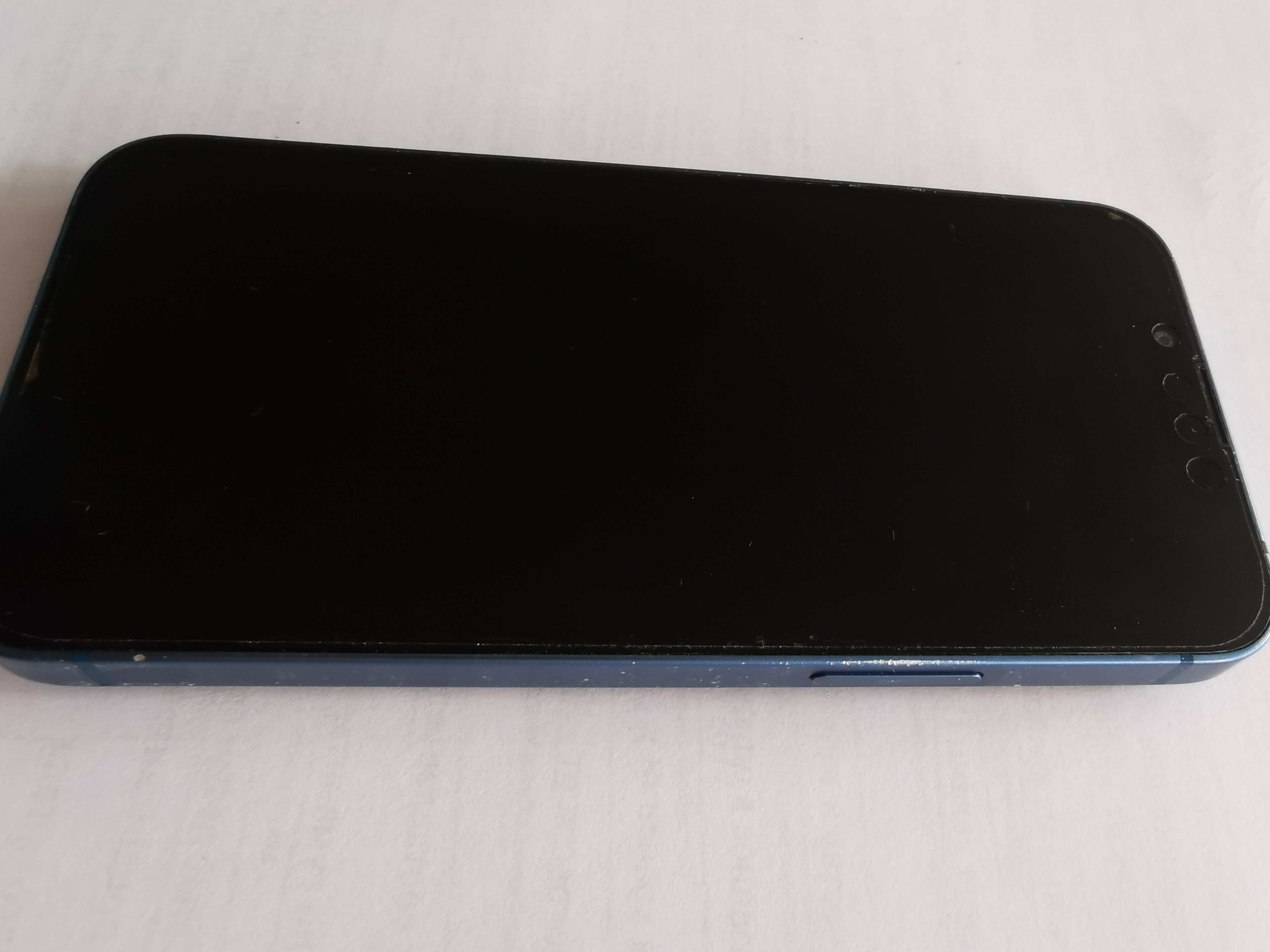 Мобильный телефон iPhone 13 mini модель MLJN3J/A . s/n: FVNH4633TW. память 256 ГБ. IMEI1: 353410577828662. IMEI2: 353410578497525. в корпусе голубого цвета. бывший в употреблении. в рабочем состоянии. Дефекты: на камере отсутствует защитное стекло. н...