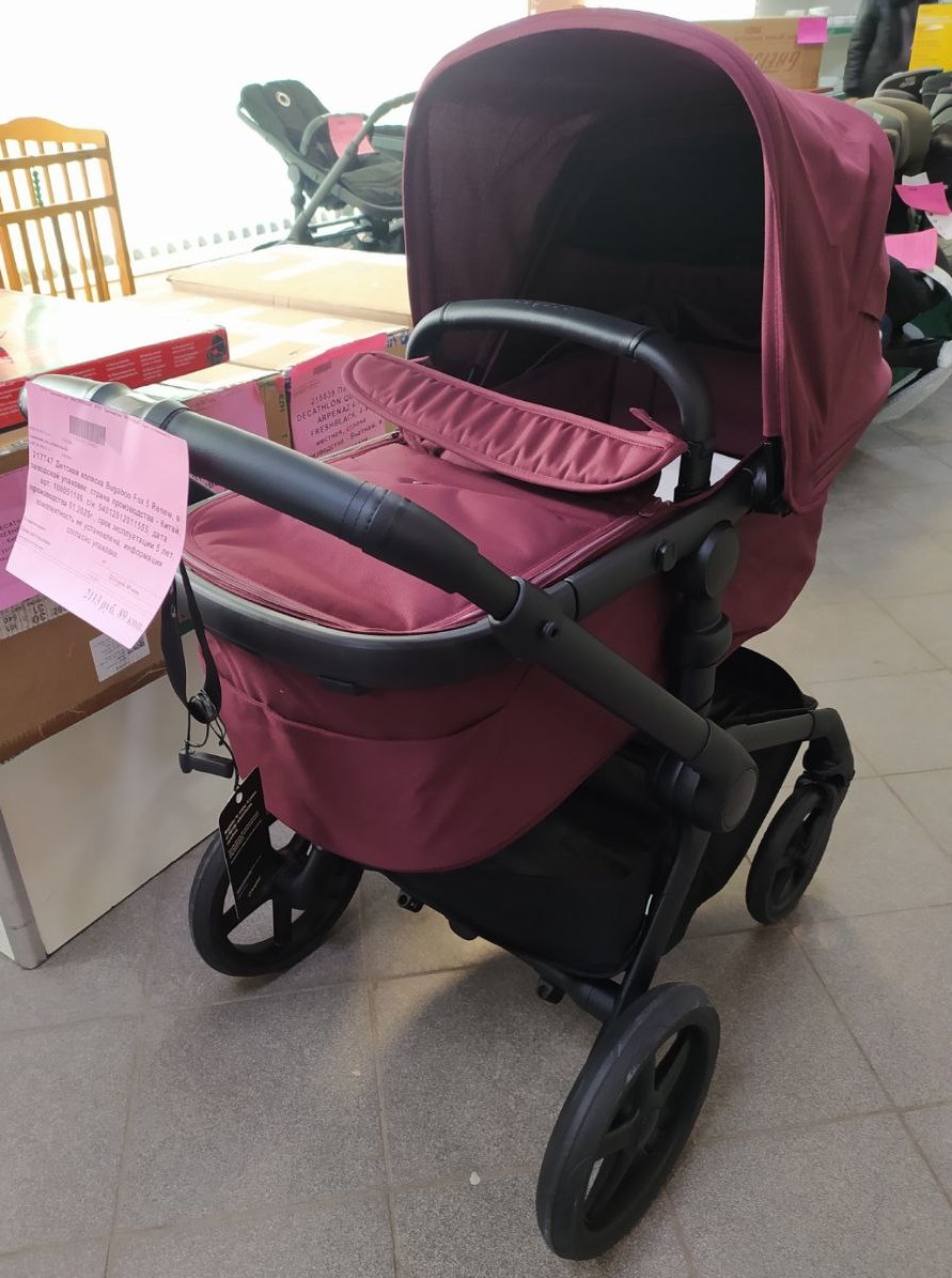 В продажу поступили детские коляски и автокресла 