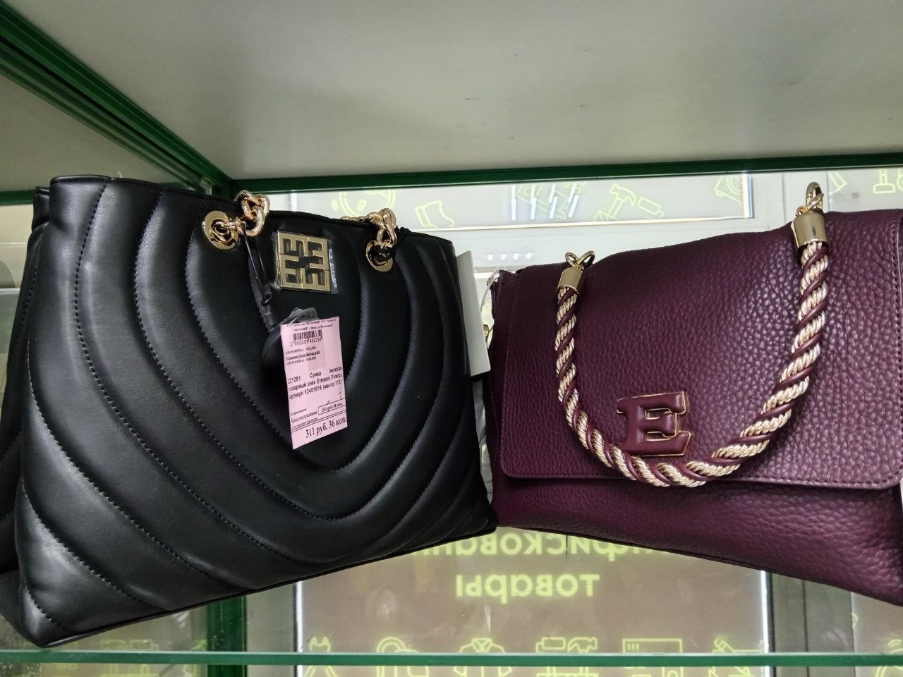 В магазине "Ваш выбор" Жилуновича большой выбор фирменной одежды