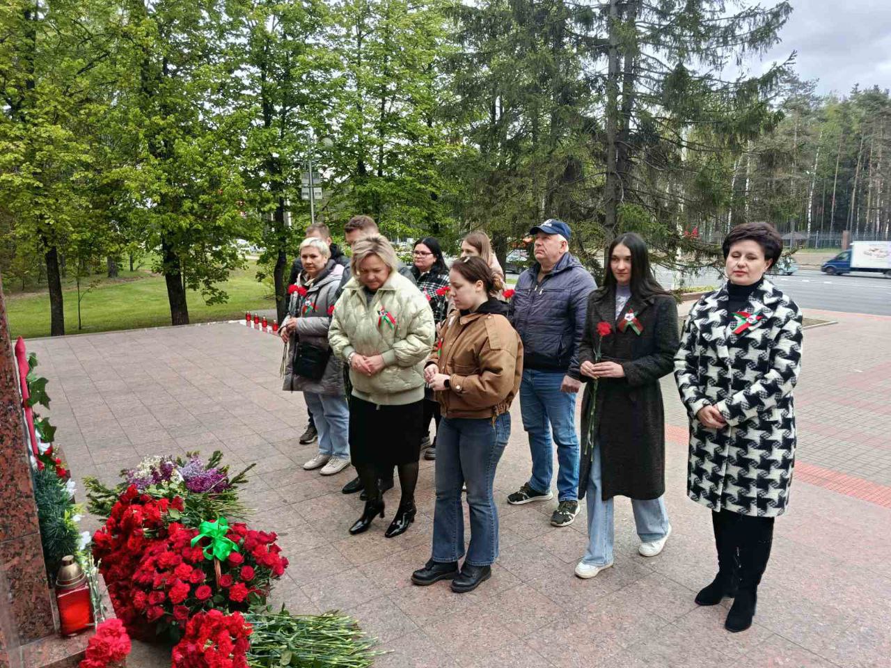 Возложение цветов к памятнику погибшим в годы Великой Отечественной войны к 80-летию Победы в Великой Отечественной войне  