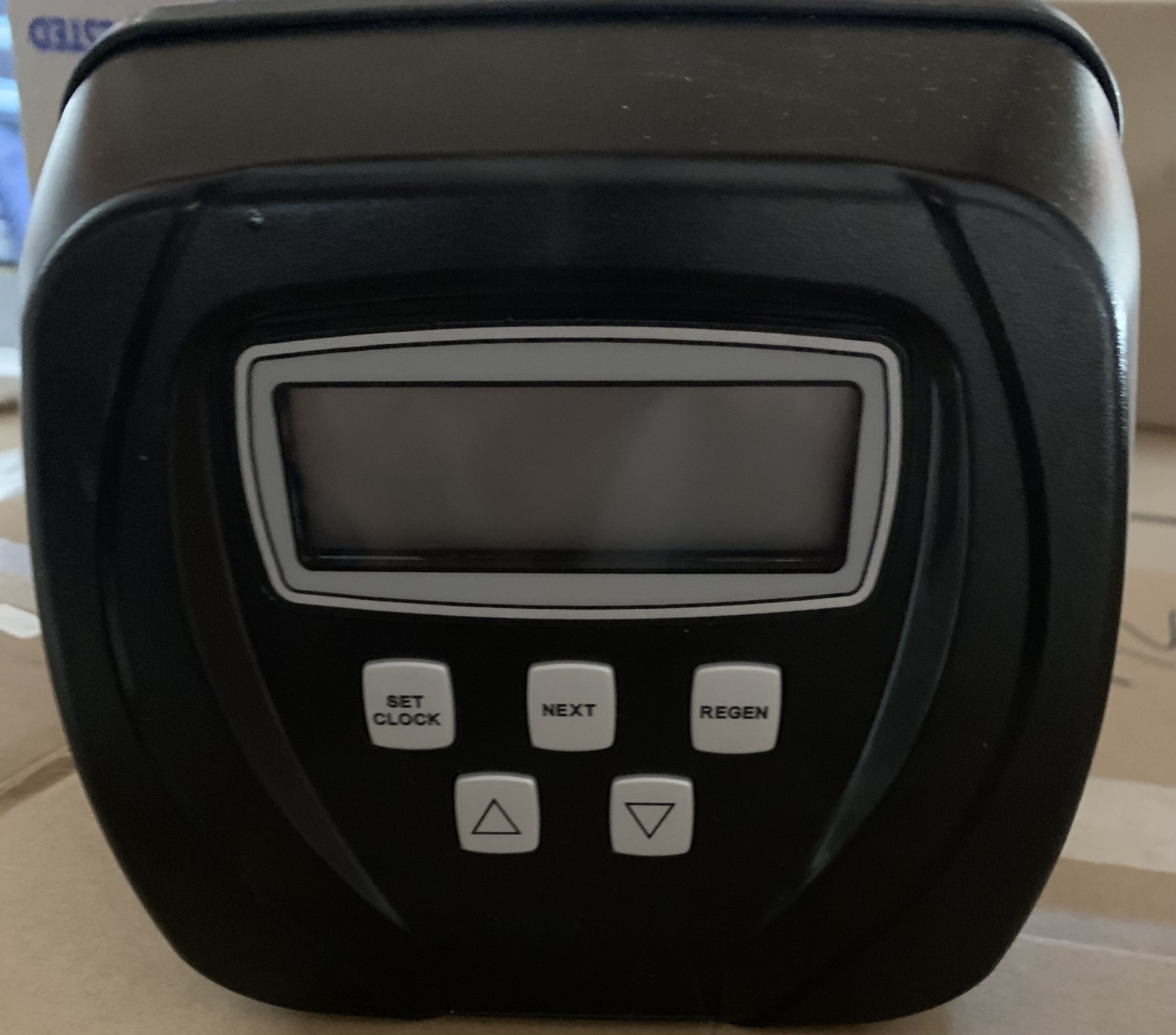 Управляющий клапан. торговая марка Clack страна производства США. артикул на картонной коробке V1СIDMF-03. материал -пластик. с электронным блоком управления. рабочая температура: 4 - 43 С. рабочее давление 138 - 862 Кпа в заводской упаковке. упаковк...