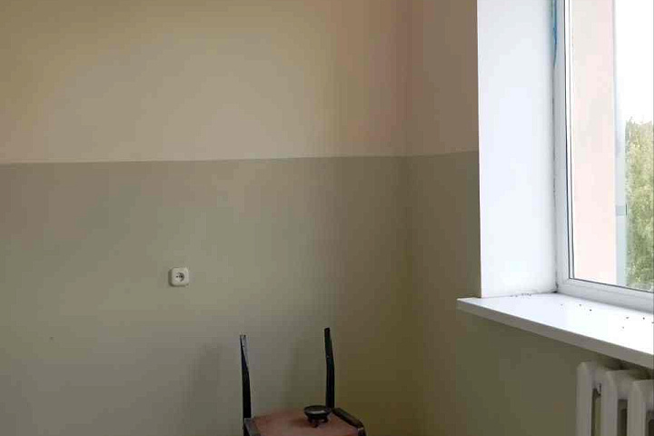 Капитальное строение общей площадью 1266,4 кв.м (наименование - цех деревообработки с АБК), расположенное по адресу: Гродненская область, Новогрудский район,  г. Новогрудок, ул. Советская, 85  