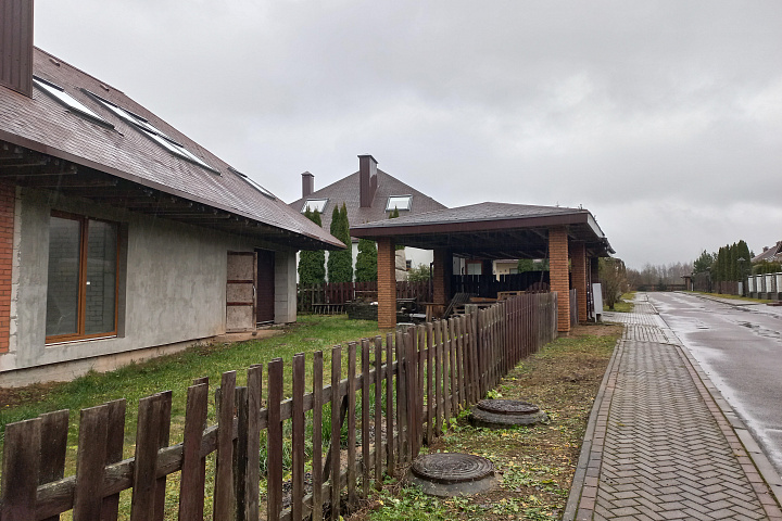 Незавершенное незаконсервированное капитальное строение (Садовый дачный домик) и земельный участок площадью 0,0862 га, расположенные  по адресу: Минская обл., Минский р-н, СТ "Форт" 