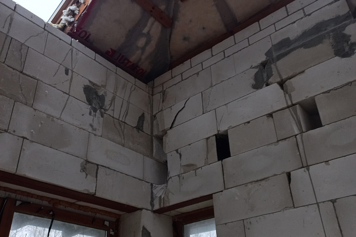 Незавершенное незаконсервированное капитальное строение (Садовый дачный домик) и земельный участок площадью 0,0862 га, расположенные  по адресу: Минская обл., Минский р-н, СТ "Форт" 