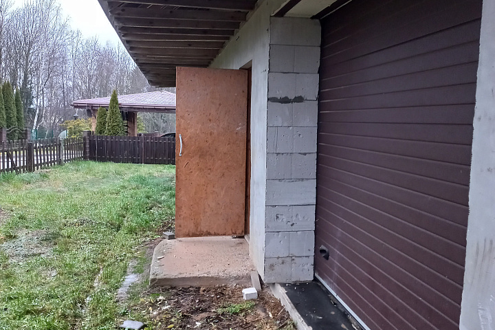 Незавершенное незаконсервированное капитальное строение (Садовый дачный домик) и земельный участок площадью 0,0862 га, расположенные  по адресу: Минская обл., Минский р-н, СТ "Форт" 