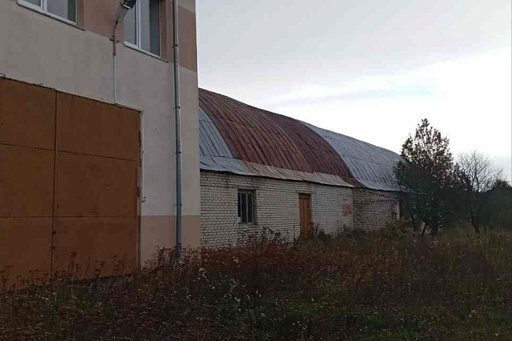 Капитальное строение общей площадью 1266,4 кв.м (наименование - цех деревообработки с АБК), расположенное по адресу: Гродненская область, Новогрудский район,  г. Новогрудок, ул. Советская, 85  